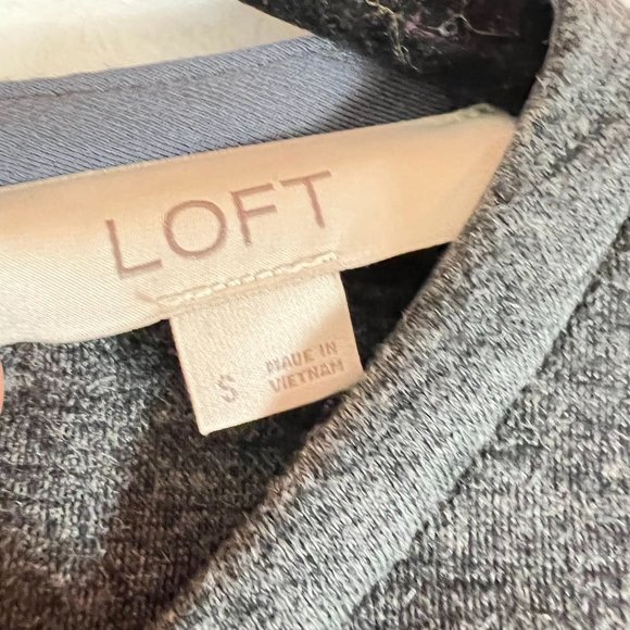 LOFT Ruffle Cold Shoulder Grey Mini Dress Crew Neck SZ S - Picture 5 of 8